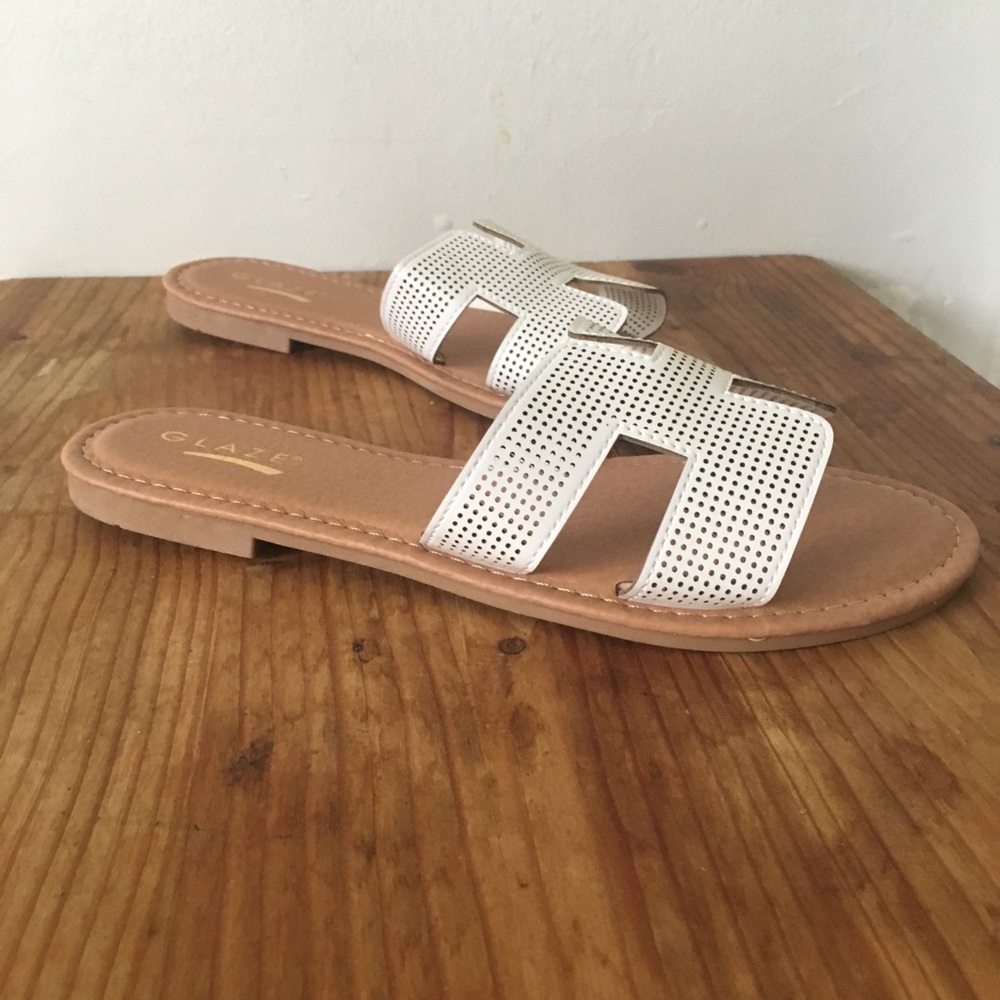 MUST-HAVE White Slide Sandals - Picture 3 of 4